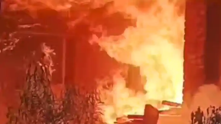 Bihar News : औरंगाबाद में आरा मशीन में लगी भीषण आग, लाखों की