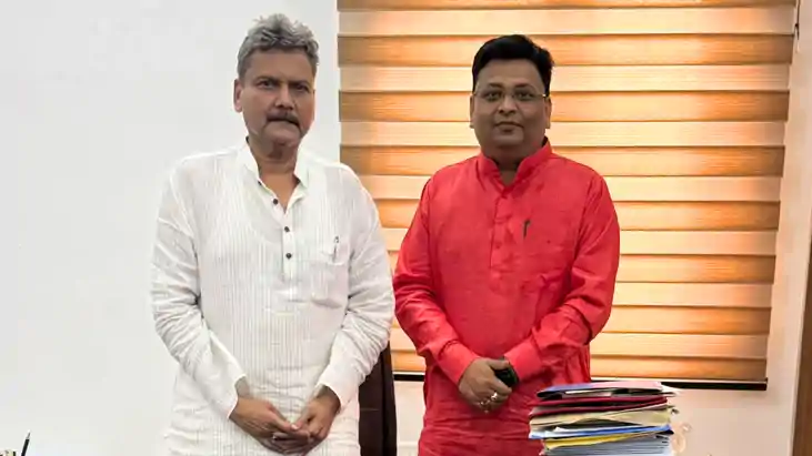 Bihar Politics : शिक्षक नेता आनंद पुष्कर ने शिक्षा मंत्री सु