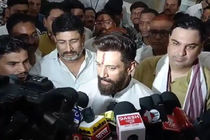 bihar poltics -  पटना पहुंचे चिराग पासवान, एनडीए से अलग होने