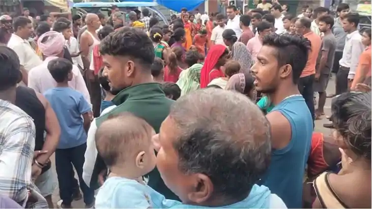 पेयजल संकट पर फूटा ग्रामीणों का गुस्सा: कादिरगंज बाजार में स