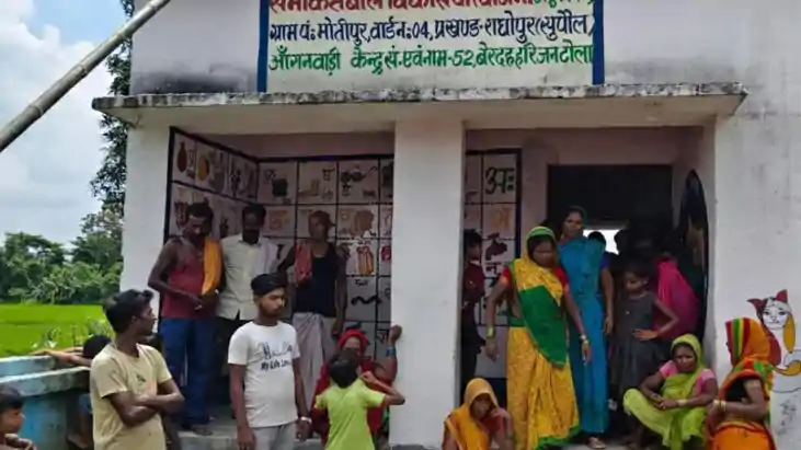 सुपौल में आंगनबाड़ी केंद्र पर ग्रामीणों का हंगामा: सेविका पत