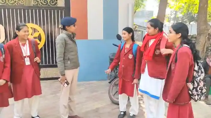 Bihar News : मुंगेर एसपी ने छात्र-छात्राओं की सुरक्षा को लेक