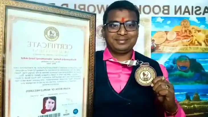 Bihar News : मुंगेर के सैंड आर्टिस्ट मधुरेंद्र कुमार ने रचा 