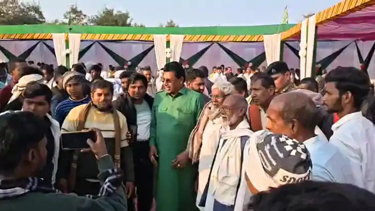 Bihar News : नक्सलवाद के साये से बाहर निकला छकरबंधा, सांसद अ