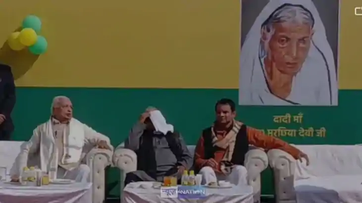 Tej Pratap dahi-chuda feast