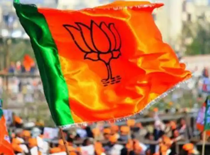 कुछ लोग मच्छर का क़त्ल कर खुद को तुर्रम खां समझने लगते हैं..