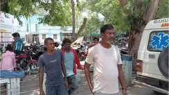 Bihar News : गोपालगंज में सड़क किनारे संदिग्ध स्थिति में मिला युवक का शव, हत्या या दुर्घटना की जांच में जुटी FSL की टीम