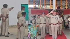  'अचूक' निशाना: डेहरी में शूटिंग प्रतियोगिता का आगाज, डीजीपी विनय कुमार ने 6 में से 6 गोलियां दागकर सबको चौंकाया