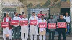 Bihar News : गया को रेलवे डिवीजन बनाने की मांग, कांग्रेस कार्यकर्ताओं ने जंक्शन पर दिया धरना, रेल मंत्री को भेजा ज्ञापन 