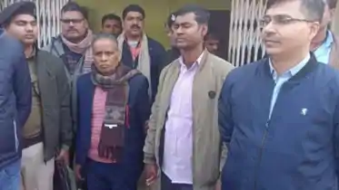  घूसखोर साहब पर गिरी गाज! 3 साल से किसान को रुलाने वाले बरौली RO सस्पेंड, विजिलेंस ने 6500 लेते दबोचा