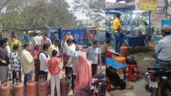 Muzaffarpur Domestic LPG Misuse in Hotels Amid Long Queues
