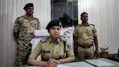 Bihar News : उत्पाद विभाग की टीम ने कुख्यात शराब माफिया मुकेश राय को किया गिरफ्तार, 5 लाख की शराब और दो कारें किया जब्त