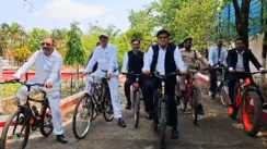 Bihar News : ईंधन बचत की अनूठी पहल, साइकिल से कोर्ट पहुंचे बाँका जिला जज, 'राष्ट्र प्रथम' का दिया संदेश