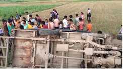 बगहा में अनियंत्रित होकर पलटी स्कूली वैन, शिक्षिका और दर्जन भर बच्चे गंभीर रूप से घायल