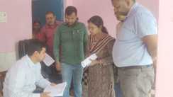 डीएम ने एफआर रजिस्ट्रेशन और जनगणना कार्य का किया स्थलीय निरीक्षण, कार्यों की धीमी प्रगति पर जताई नाराजगी