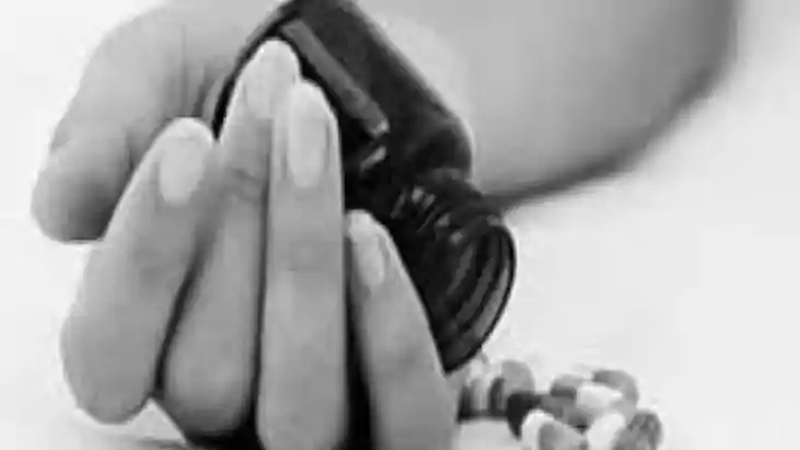 Crime News: पत्नी के मायके से न लौटने पर पति ने खा लिया ज़हर Crime News: पत्नी के मायके से न लौटने पर पति ने खा लिया ज़हर