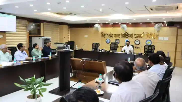 Bihar News : बिहार में सरकारी भवनों की छतों पर स्थापित होंगे