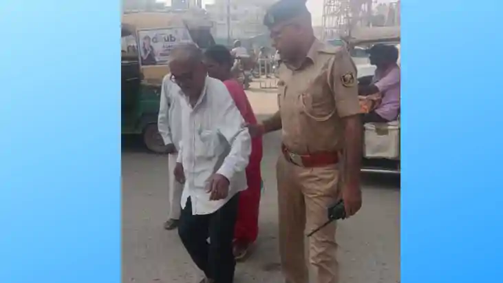 पटना पुलिस की सराहनीय पहल, यातायात संभालने के साथ एसआई बुजुर