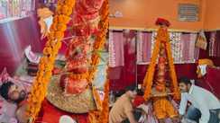 Bihar News : मां दुर्गा का अनोखा भक्त! 22 साल की उम्र में सीने पर 9 कलश रखकर कर रहा कठिन साधना, विश्व शांति की है कामना