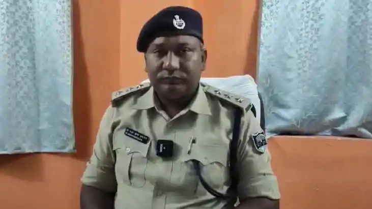 Bihar News : भागलपुर में मुखिया और पंचायत सचिव को पुलिस ने क Bihar News : भागलपुर में मुखिया और पंचायत सचिव को पुलिस ने क