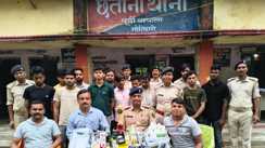 Bihar News : मोतिहारी में नौकरी के नाम पर शातिर बदमाशों ने 90 युवकों को बनाया बंधक,पुलिस ने पीड़ितों का किया रेस्क्यू, 11 ठगों को किया गिरफ्तार