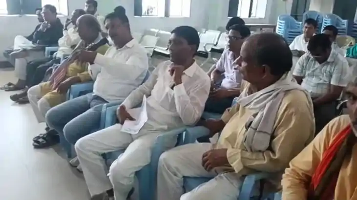 Bihar News : मोहनिया में बीस सूत्री की बैठक में जमकर हंगामा: