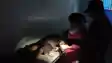 Bihar News : बिहार में हेल्थ सिस्टम की ऐसी तैसी ! भोजपुर के सरकारी अस्पताल में मोबाइल की टॉर्च में लगाए गए टांके, मीडिया के पहुँचने पर चालू हुआ जेनरेटर