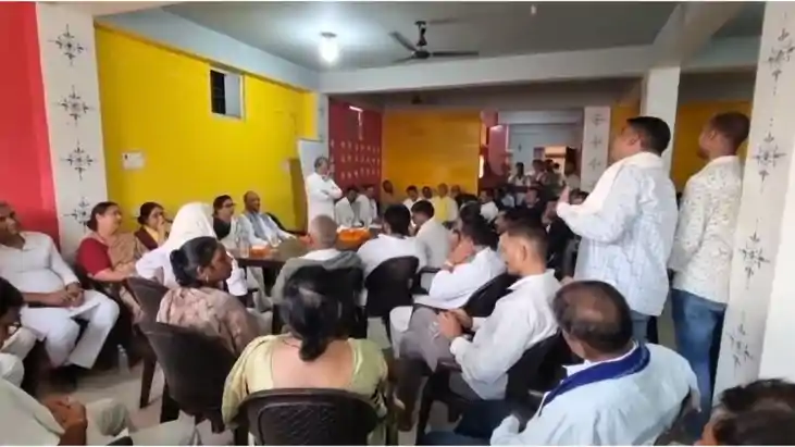 Bihar News : जन सुराज की बैठक में जमकर हुआ हंगामा, कार्यकर्त