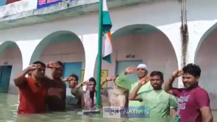 79th Independence Day: बिहार में बाढ़ के बीच लहराया तिरंगा, 