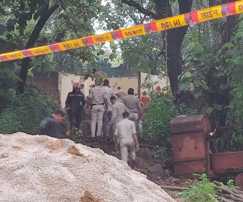 Delhi news - हुमायूं के मकबरा के पीछे दरगाह फतेह अली शाह की दीवार गिरी, एक दर्जन लोग घायल, छह की मौत