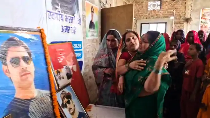 Bihar News : पैसे-नौकरी नहीं, बेटे को शहीद का दर्जा और न्याय