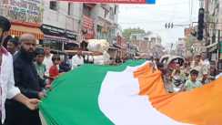 Bihar News : मुजफ्फरपुर में 1100 फीट लंबे तिरंगे के साथ निकली भव्य यात्रा, ‘ऑपरेशन सिंदूर’ की झांकी रही आकर्षण का केंद्र