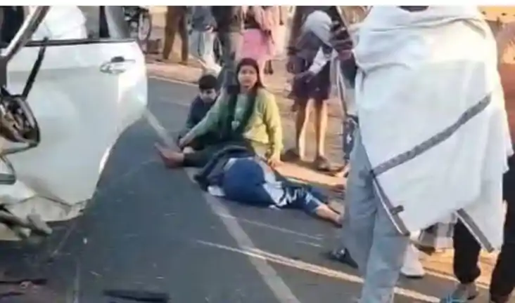 भीषण सड़क हादसा: देवघर जा रहे जहानाबाद के एक ही परिवार के सस