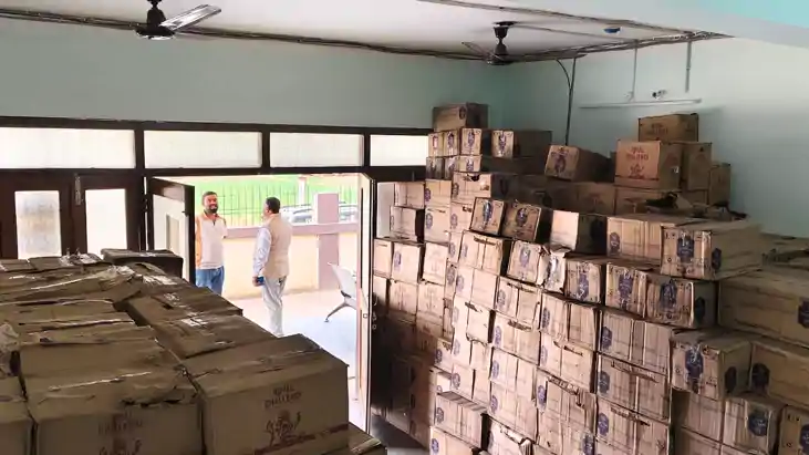 Bihar News : बांका में तेल टैंकर से 70 लाख की शराब पुलिस ने 