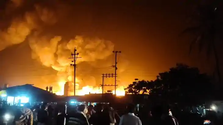 Bihar News : कटिहार में भीषण आग का कहर, 200 से अधिक दुकानें 