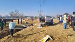 तेज रफ्तार हाइवा ने टाटा मैजिक को रौंदा, 5 लोगों की दर्दनाक मौत; बालू के अवैध परिवहन पर उठे सवाल