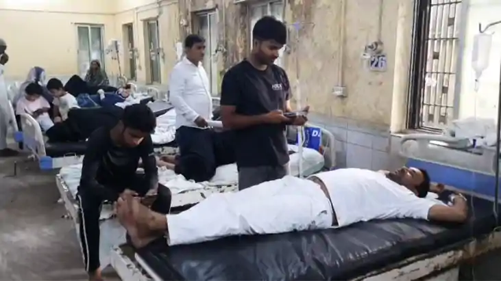 Bihar News : गोपालगंज में फ़ूड प्वाइजनिंग से एक ही परिवार के Bihar News : गोपालगंज में फ़ूड प्वाइजनिंग से एक ही परिवार के