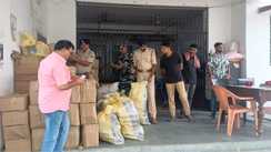 Bihar News : मुजफ्फरपुर में उत्पाद विभाग की बड़ी कार्रवाई, भूसे के ढेर में छिपाकर रखी 127 कार्टून विदेशी शराब किया जब्त, मौके से फरार हुआ तस्कर पप्पू राय 