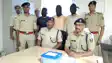 चेकिंग के दौरान कार से हथियार बरामद, 3 गिरफ्तार, जमीन कब्जा दिलाने जा रहे थे आरोपी 