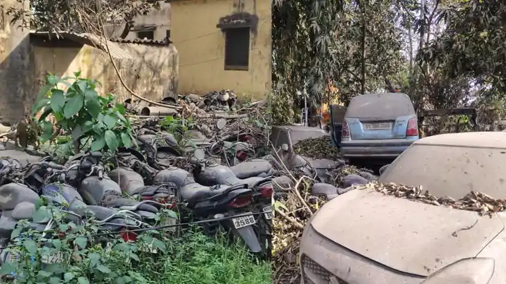 थाना बना कबाड़खाना 