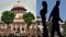 Supreme Court: सुप्रीम कोर्ट का पति-पत्नी विवाद में अहम सुझाव, कहा, “पत्नी को पति के साथ ‘लट्टू’ जैसा व्यवहार नहीं करना चाहिए”