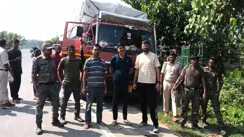 Bettiah News : बेतिया में पिकअप पर लोड लाखों रूपये की शराब पुलिस ने किया बरामद, मौके से फरार हुआ तस्कर 