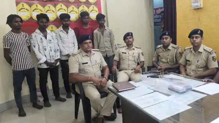 Bihar Crime News : मोतीहारी में अपराधियों पर पुलिस ने कसा शि Bihar Crime News : मोतीहारी में अपराधियों पर पुलिस ने कसा शि