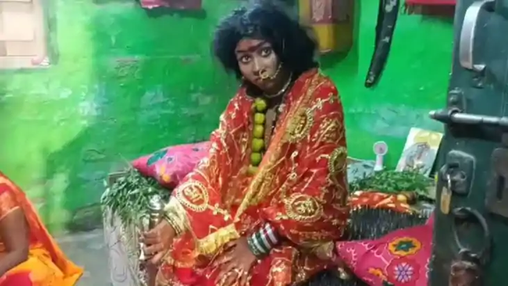 वैशाली में अनोखी साधना: 35 किलो कीलों पर लेटकर तपस्या कर रही
