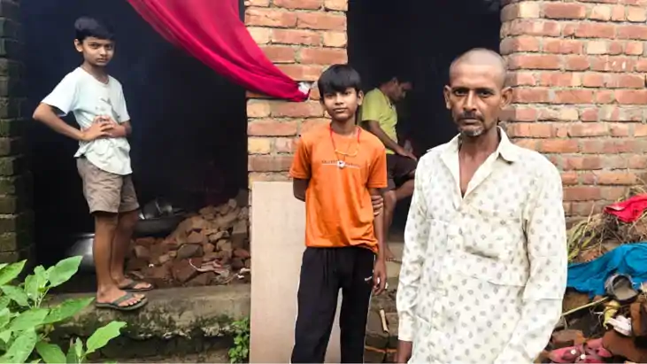 Bihar News : पत्नी की मौत के बाद पति ने निभाया माँ का फर्ज, 
