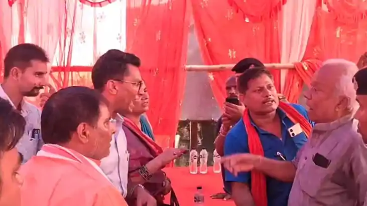 Bihar News : बेगूसराय में सहयोग शिविर बना अखाड़ा, SDO और BJP
