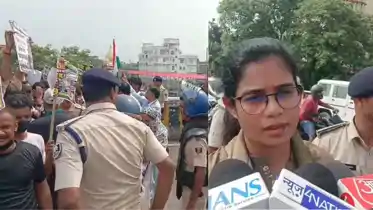 पटना में छात्रों का उग्र प्रदर्शन: पुलिस बैरिकेडिंग तोड़कर विधानसभा ओवरब्रिज तक पहुंचे अभ्यर्थी, पुलिस ने रोका