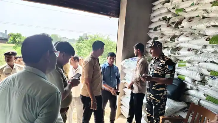 Bihar News : मोतिहारी में खाद कालाबाजारियों पर प्रशासन ने कस