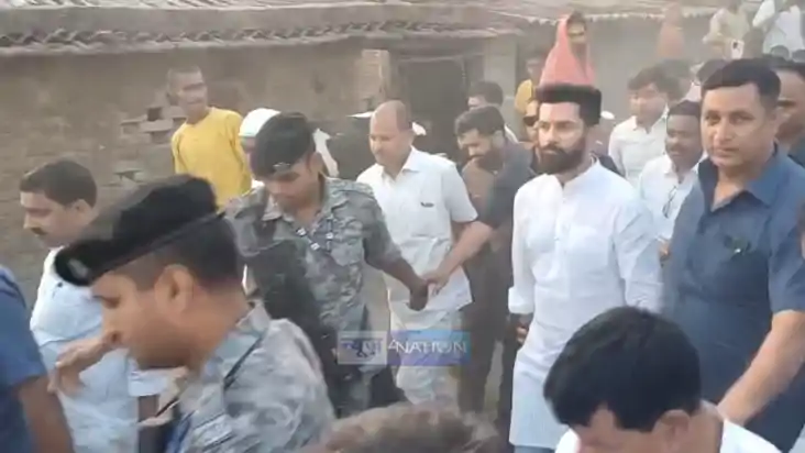 Bihar News : मुजफ्फरपुर में पीड़ित परिजनों से मिले चिराग पासव