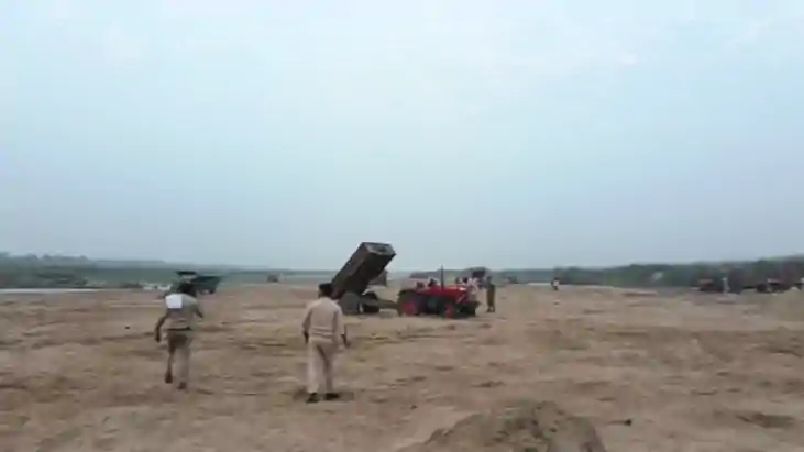 Bihar News : गया पुलिस ने अवैध बालू कारोबार पर कसा शिकंजा, ब